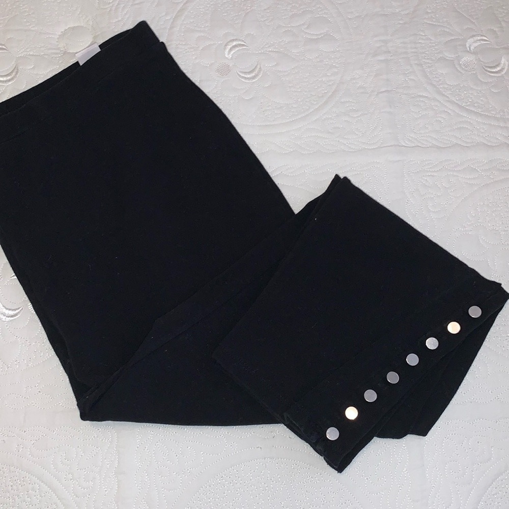 Susan Graver cropped leggings with silver button detail sides Sz L